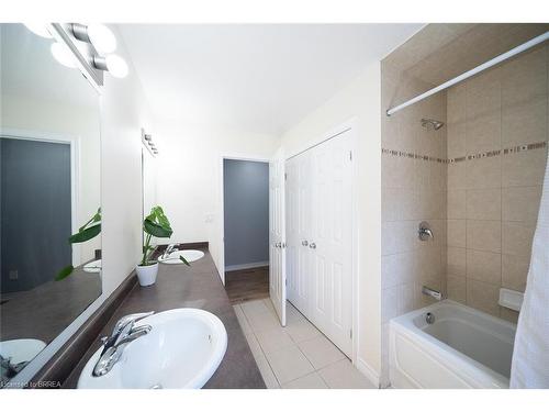 8 Oakes Court, Guelph, ON - Indoor Photo Showing Bathroom