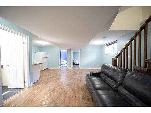 8 Oakes Court, Guelph, ON - Indoor Photo Showing Living Room