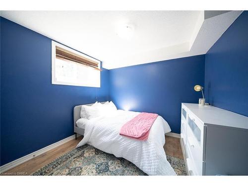 8 Oakes Court, Guelph, ON - Indoor Photo Showing Bedroom