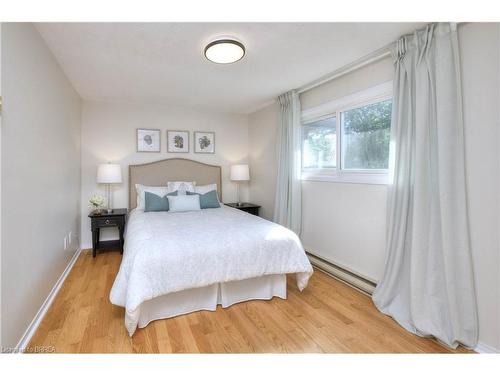 807 Elgin Street N, Cambridge, ON - Indoor Photo Showing Bedroom