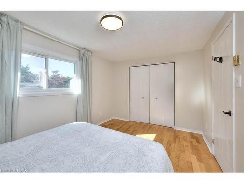 807 Elgin Street N, Cambridge, ON - Indoor Photo Showing Bedroom