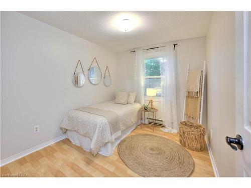 807 Elgin Street N, Cambridge, ON - Indoor Photo Showing Bedroom