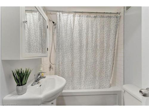 46 Glendale Road, Brantford, ON - Indoor Photo Showing Bathroom