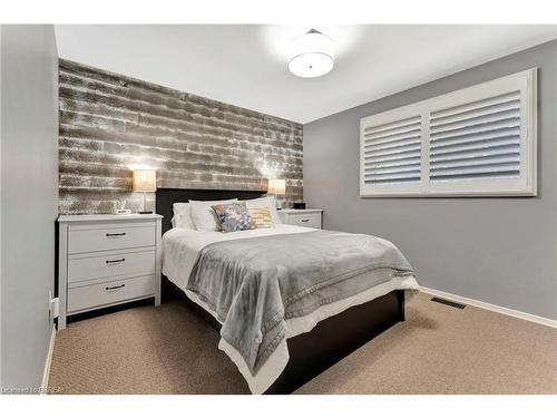 46 Glendale Road, Brantford, ON - Indoor Photo Showing Bedroom