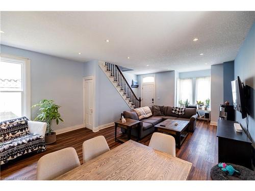 16 Lawrence Street, Brantford, ON - Indoor Photo Showing Living Room