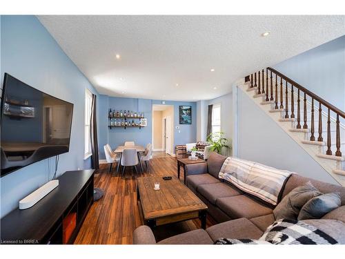 16 Lawrence Street, Brantford, ON - Indoor Photo Showing Living Room