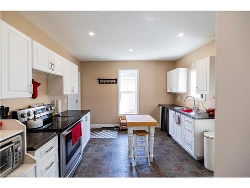 16 Lawrence Street, Brantford, ON - Indoor Photo Showing Kitchen