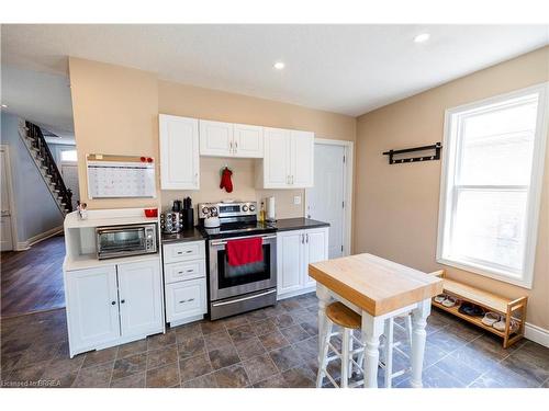 16 Lawrence Street, Brantford, ON - Indoor Photo Showing Kitchen