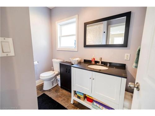 16 Lawrence Street, Brantford, ON - Indoor Photo Showing Bathroom