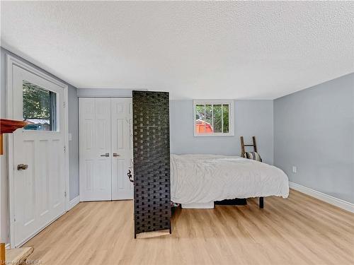 24 Kensington Avenue, Brantford, ON - Indoor Photo Showing Bedroom