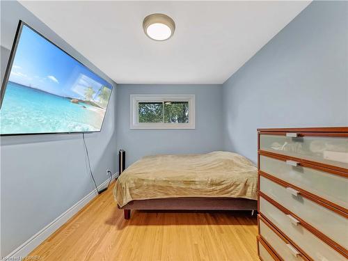 24 Kensington Avenue, Brantford, ON - Indoor Photo Showing Bedroom