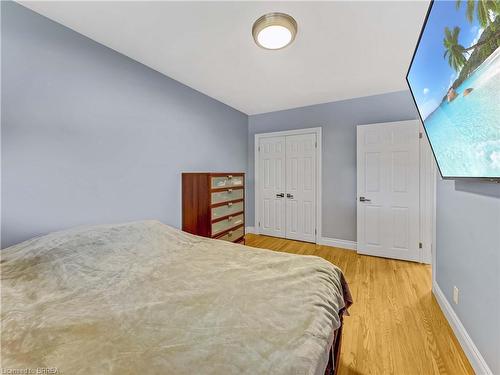 24 Kensington Avenue, Brantford, ON - Indoor Photo Showing Bedroom