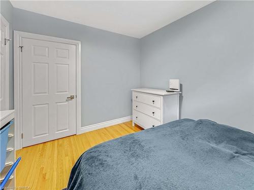 24 Kensington Avenue, Brantford, ON - Indoor Photo Showing Bedroom