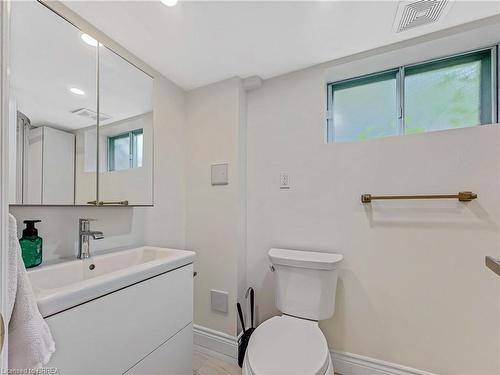 24 Kensington Avenue, Brantford, ON - Indoor Photo Showing Bathroom