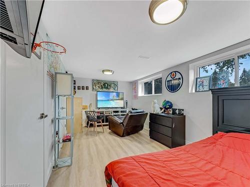 24 Kensington Avenue, Brantford, ON - Indoor Photo Showing Bedroom