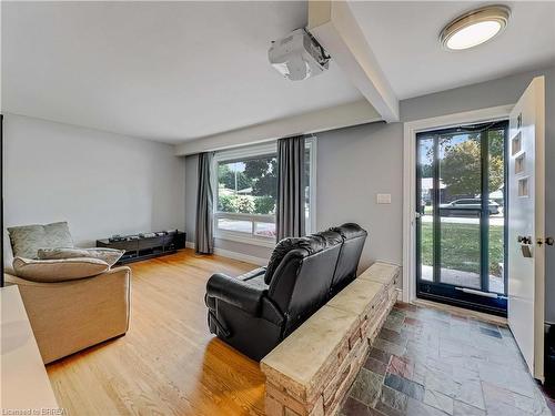 24 Kensington Avenue, Brantford, ON - Indoor Photo Showing Living Room