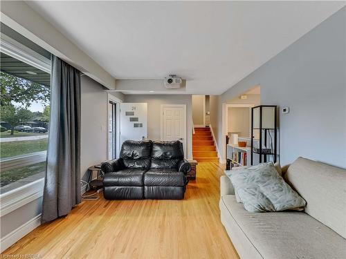 24 Kensington Avenue, Brantford, ON - Indoor Photo Showing Living Room