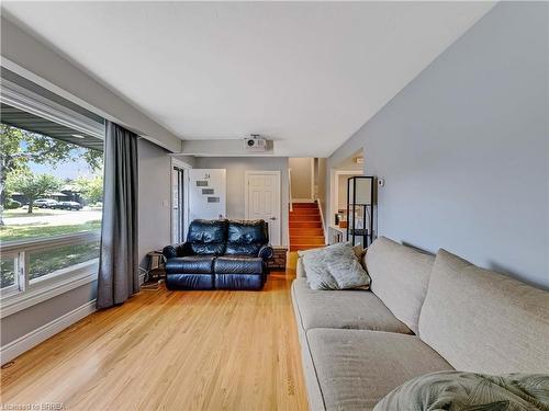 24 Kensington Avenue, Brantford, ON - Indoor Photo Showing Living Room