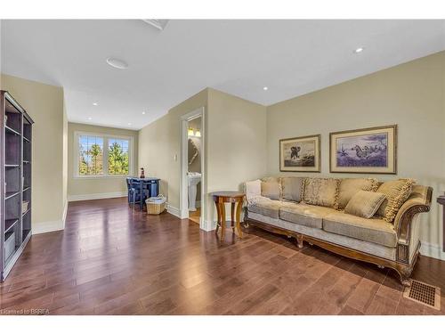 481 Lynden Road, Brantford, ON - Indoor Photo Showing Living Room