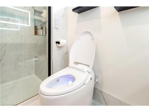 54 D'Aubigny Road, Brantford, ON - Indoor Photo Showing Bathroom