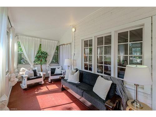 10 Brant Avenue, Port Dover, ON - Indoor Photo Showing Living Room