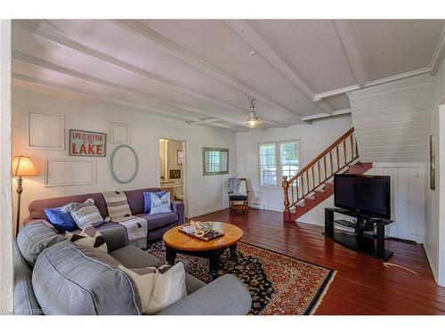 10 Brant Avenue, Port Dover, ON - Indoor Photo Showing Living Room