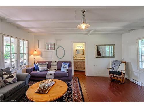 10 Brant Avenue, Port Dover, ON - Indoor Photo Showing Living Room