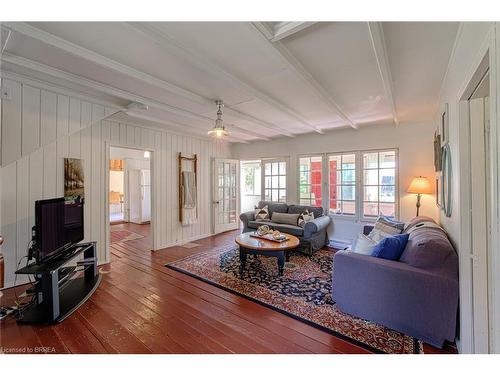 10 Brant Avenue, Port Dover, ON - Indoor Photo Showing Living Room