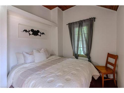 10 Brant Avenue, Port Dover, ON - Indoor Photo Showing Bedroom