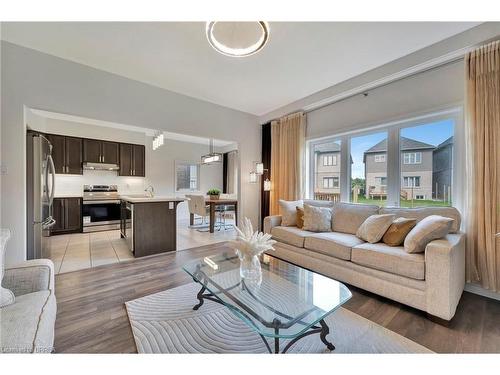 6 Tarrison Street, Brantford, ON - Indoor Photo Showing Living Room