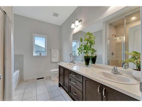 6 Tarrison Street, Brantford, ON - Indoor Photo Showing Bathroom