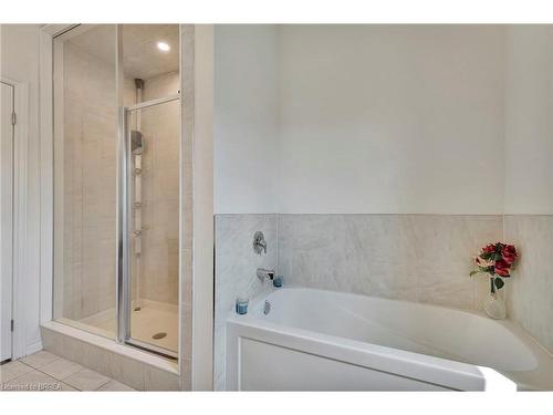 6 Tarrison Street, Brantford, ON - Indoor Photo Showing Bathroom