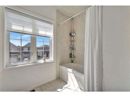 6 Tarrison Street, Brantford, ON - Indoor Photo Showing Bathroom