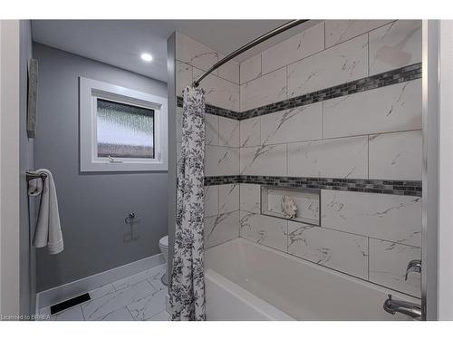 31 Varadi Avenue, Brantford, ON - Indoor Photo Showing Bathroom