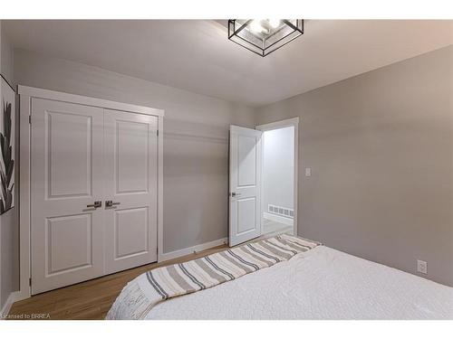 31 Varadi Avenue, Brantford, ON - Indoor Photo Showing Bedroom