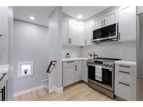 31 Varadi Avenue, Brantford, ON - Indoor Photo Showing Kitchen With Upgraded Kitchen