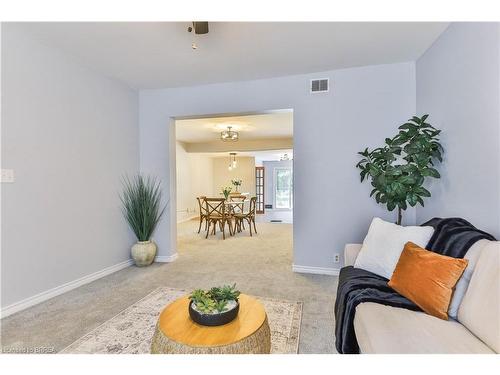 163 Florence Street, Hamilton, ON - Indoor Photo Showing Living Room