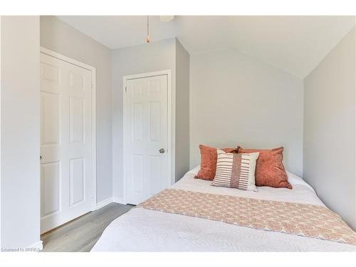 163 Florence Street, Hamilton, ON - Indoor Photo Showing Bedroom