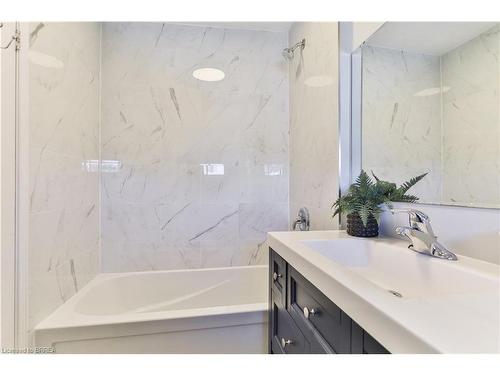 163 Florence Street, Hamilton, ON - Indoor Photo Showing Bathroom