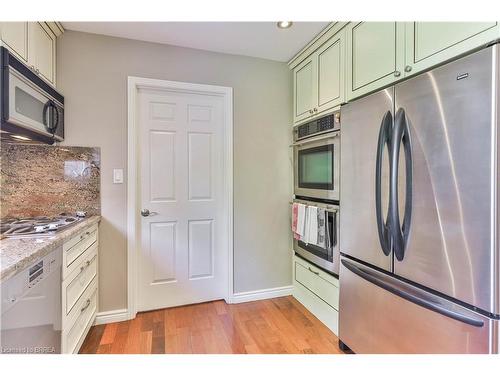 59 Highland Drive, Brantford, ON - Indoor Photo Showing Kitchen