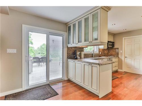 59 Highland Drive, Brantford, ON - Indoor Photo Showing Kitchen