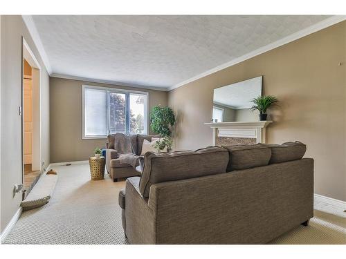 59 Highland Drive, Brantford, ON - Indoor Photo Showing Other Room