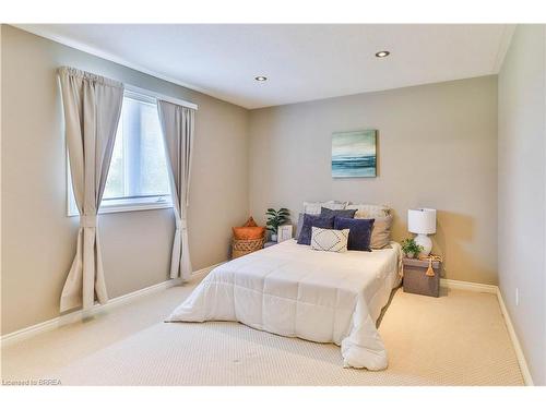 59 Highland Drive, Brantford, ON - Indoor Photo Showing Bedroom