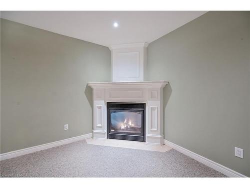 15-385 Park Road N, Brantford, ON - Indoor Photo Showing Living Room With Fireplace