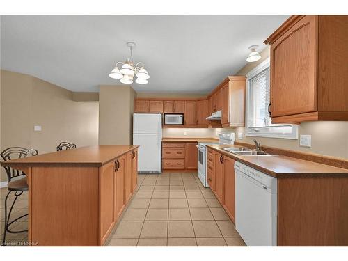 15-385 Park Road N, Brantford, ON - Indoor Photo Showing Kitchen With Double Sink