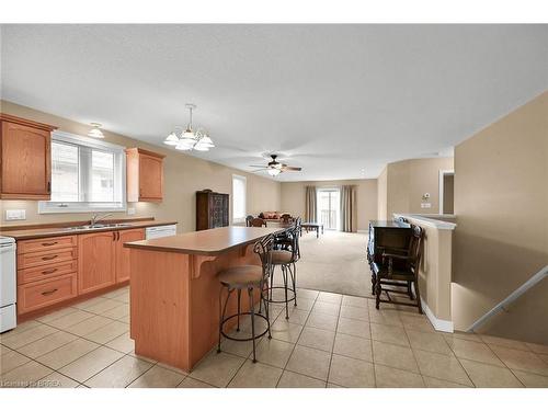 15-385 Park Road N, Brantford, ON - Indoor Photo Showing Kitchen