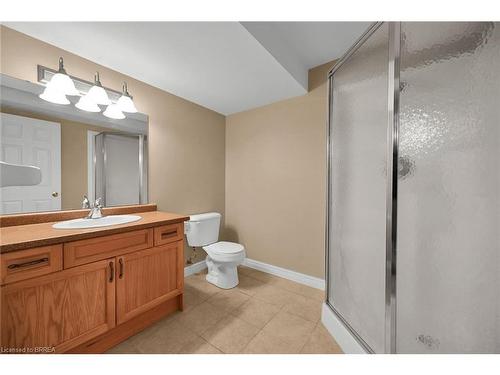 15-385 Park Road N, Brantford, ON - Indoor Photo Showing Bathroom