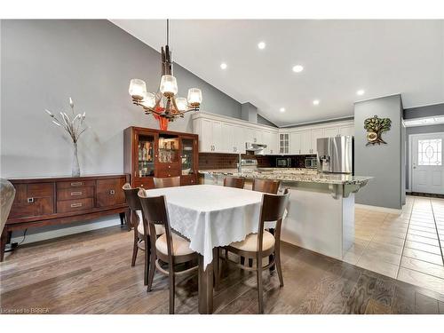 19-15 Cobden Court, Brantford, ON - Indoor Photo Showing Dining Room