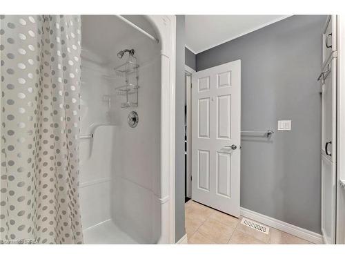 19-15 Cobden Court, Brantford, ON - Indoor Photo Showing Bathroom