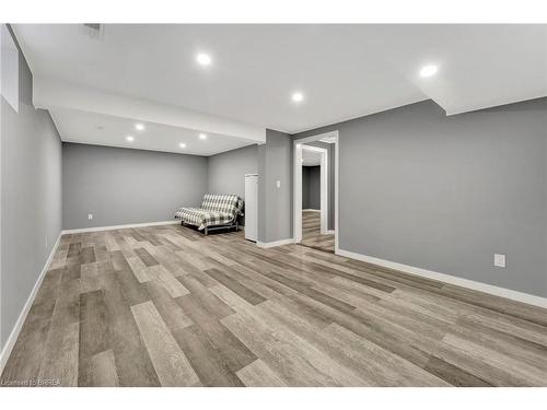 19-15 Cobden Court, Brantford, ON - Indoor